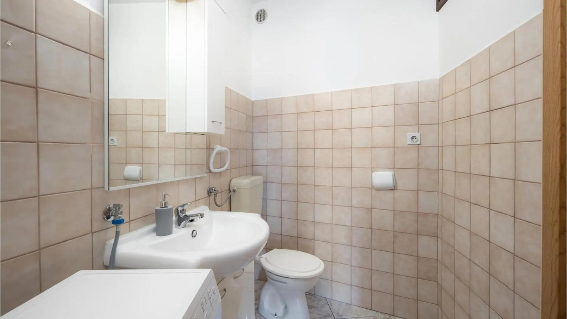 Awesome Home In Crikvenica With House Sea View Vikendica